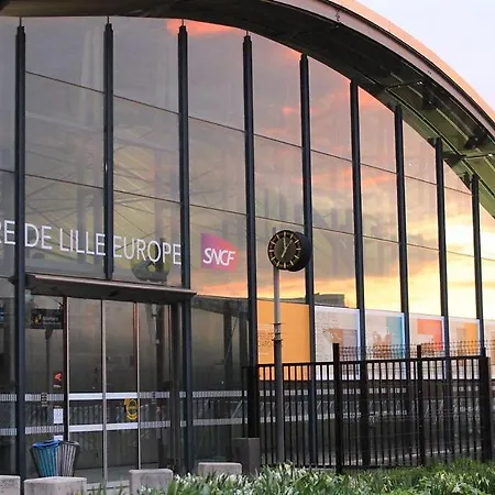 Hypercentre Equipped For 2 People! *