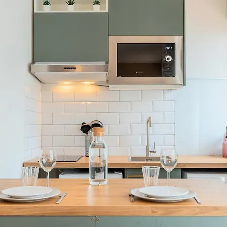 Hypercentre Equipped For 2 People!