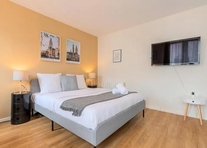 Hypercentre Equipped For 2 People!